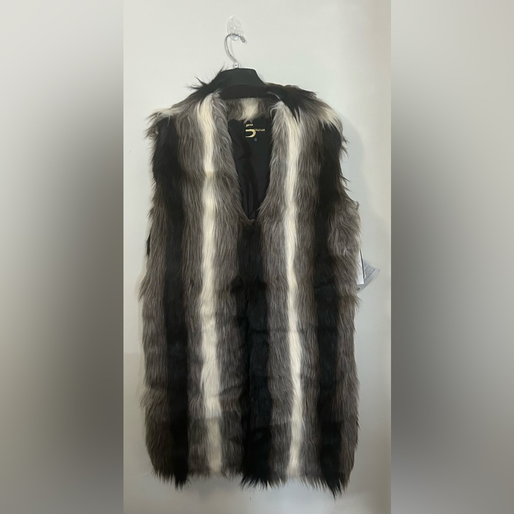 Serena Williams Signature Faux Fur Vest - Picture 3 of 7